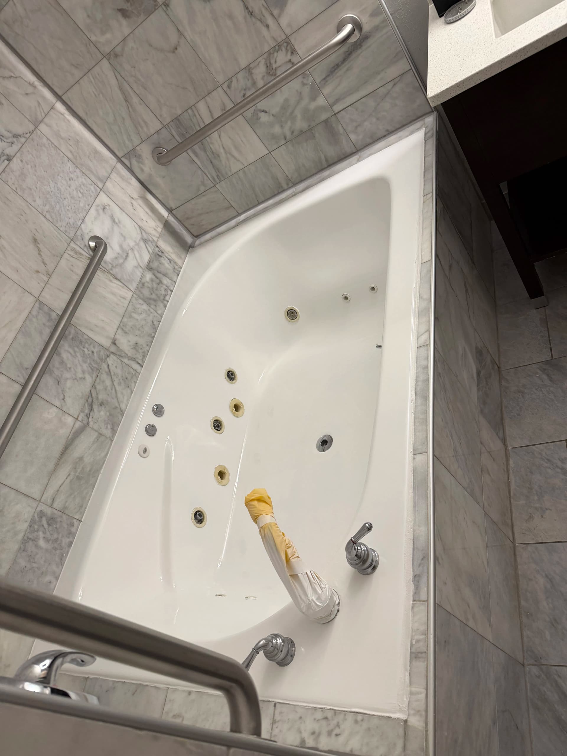 Gallery photos for Hotel Jet Tub Refinish That Brought It Back to Life: Image #2