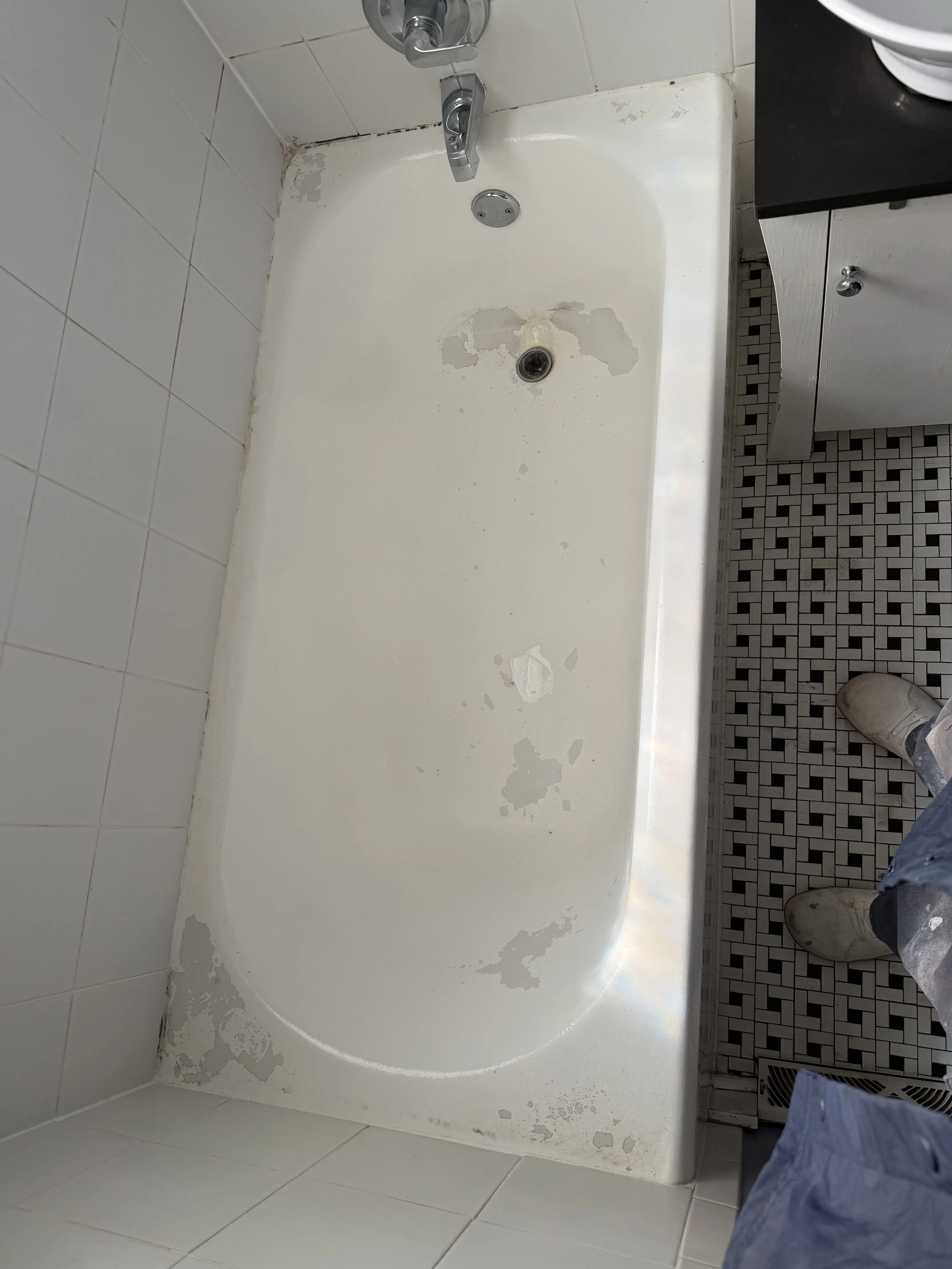 Project Chipped and Peeling Tub Gets a Full Reglaze Before Lunch image