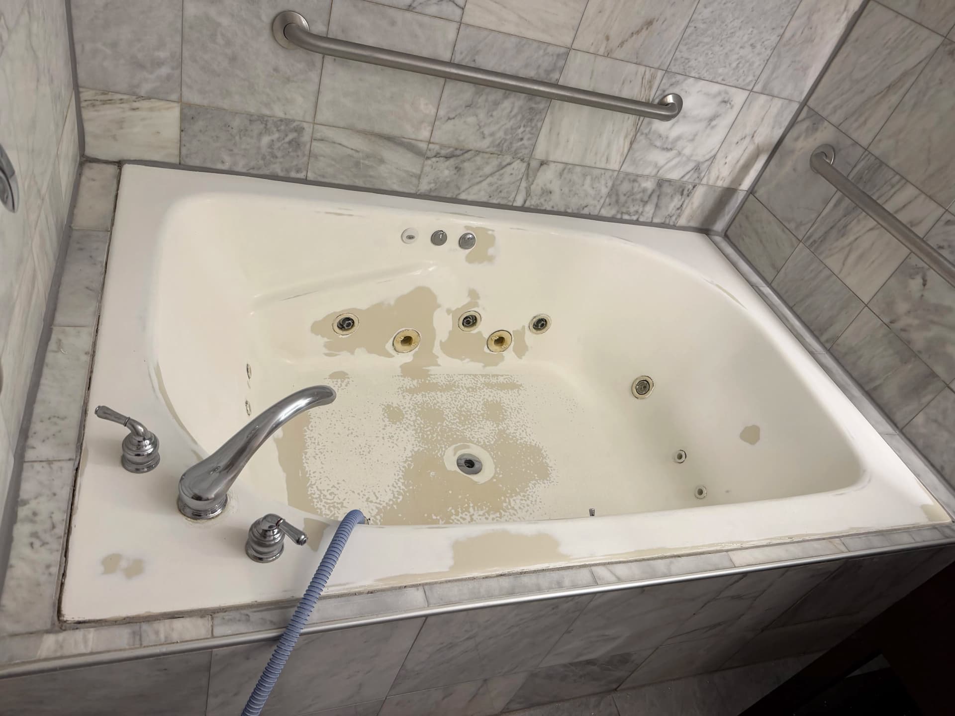 Gallery photos for Hotel Jet Tub Refinish That Brought It Back to Life: Image #1