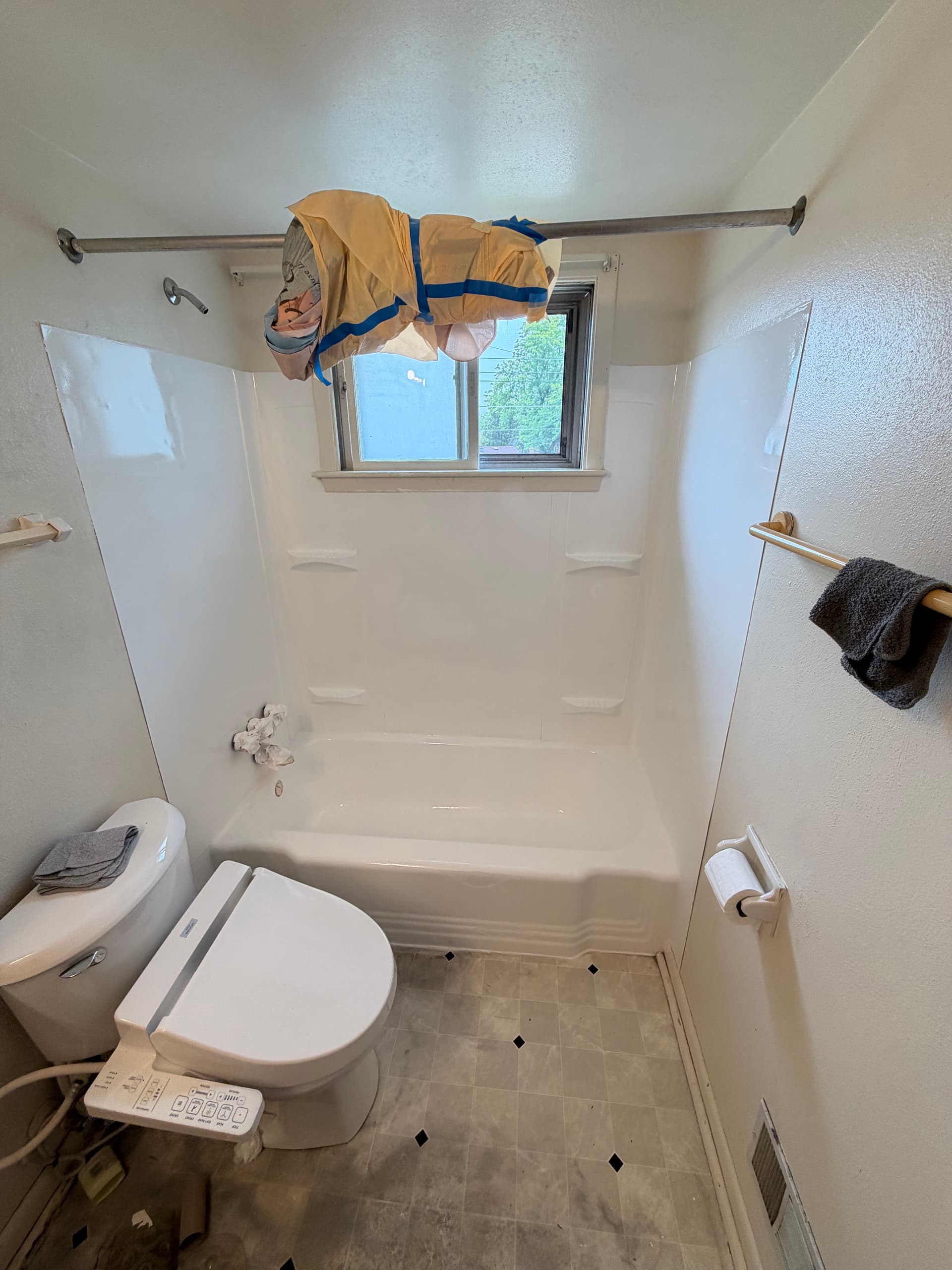 Gallery photos for Milwaukee Bathtub Saved From Tear-Out With Full Refinishing: Image #3