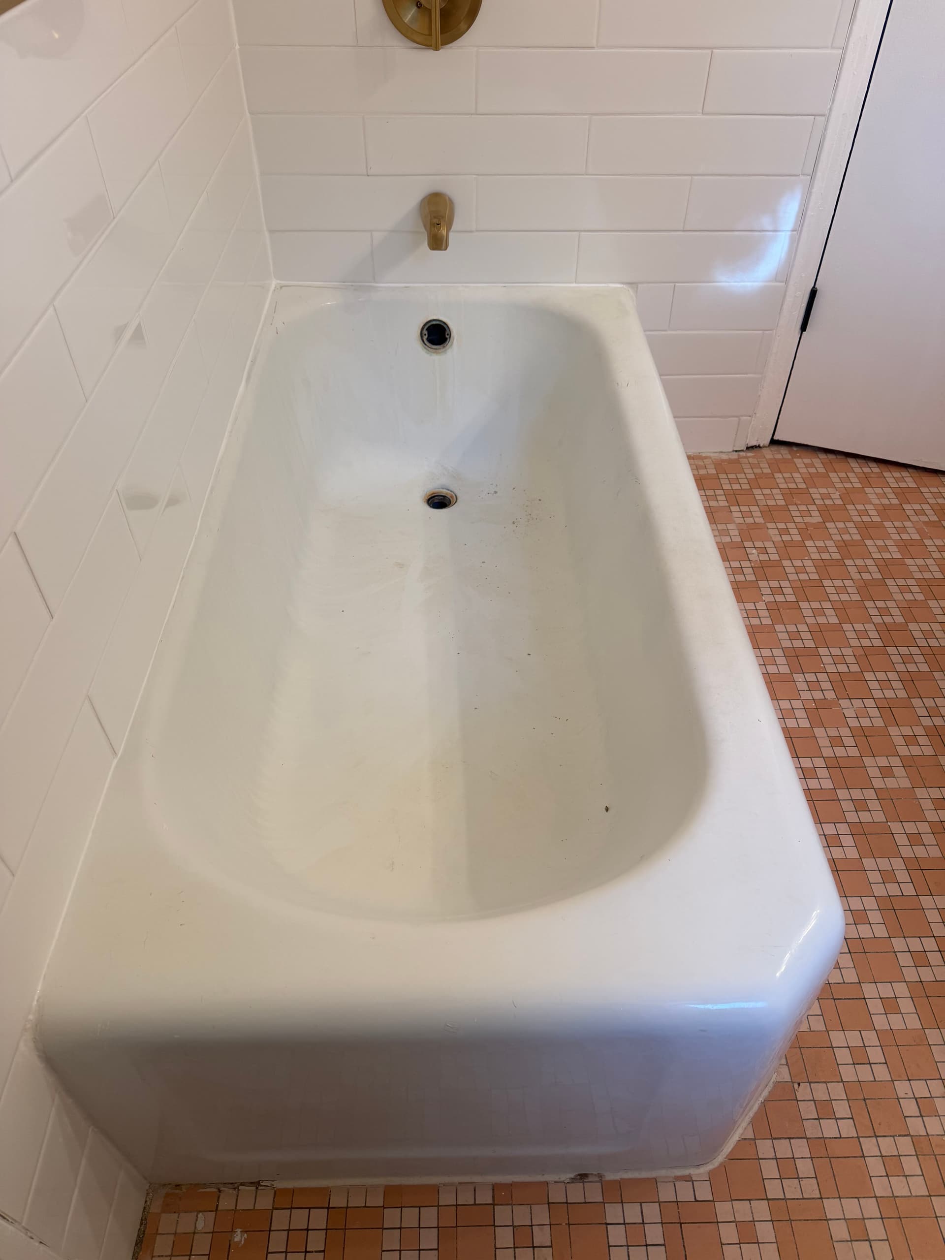 Bathtub Refinishing for a Milwaukee Home Sale image