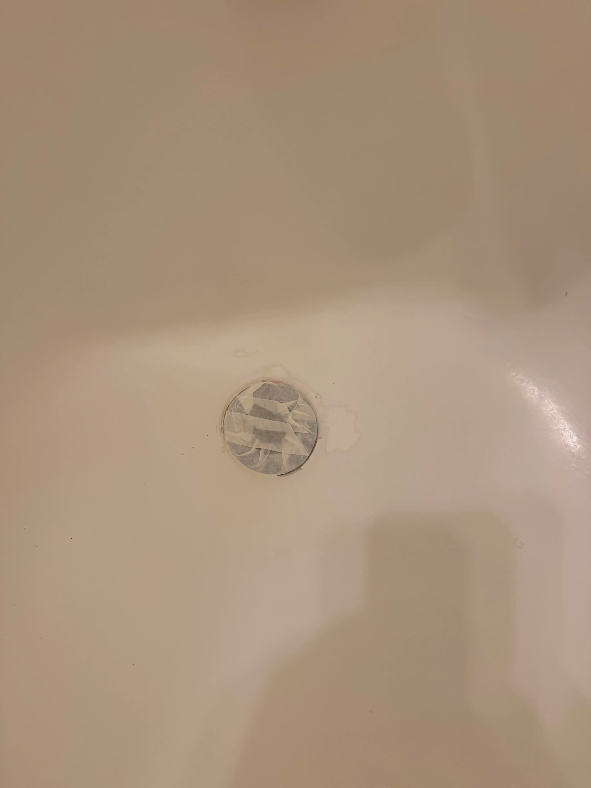 Gallery photos for Peeling and Cracked Tub Gets a Full Refinish and Nonslip Upgrade: Image #4